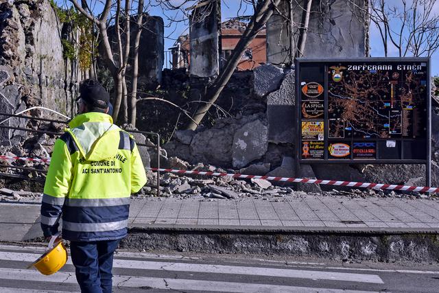 Italia: Terremoto de 4,8 grados provocado por volcán Etna deja heridos y derrumbes. Foto: AFP