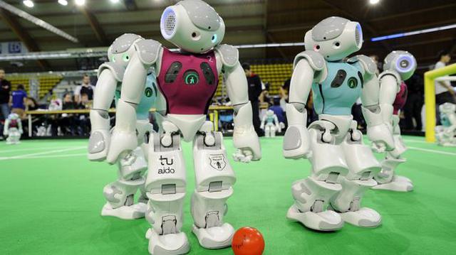 Los robots se enfrentan en la Robocup 2015 - 3