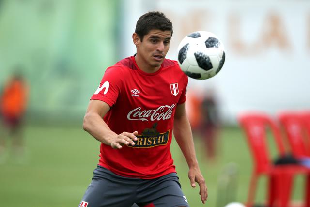 Defensa: Aldo Corzo (Universitario) | Foto. Reuters