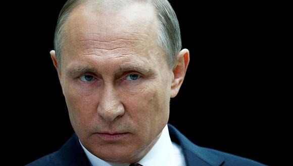 El presidente Vladimir Putin anunció el domingo que Estados Unidos deberá recortar 755 efectivos de su personal diplomático en Rusia. (Foto: Reuters)