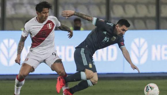 Gianluca Lapadula debutó con la selección peruana ante Chile por Eliminatorias Qatar 2022. (Foto: AFP)