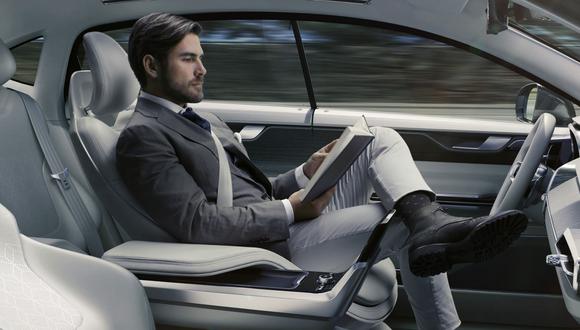 Volvo producirá automóvil de conducción automática el 2021
