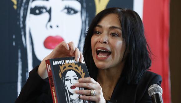 La periodista mexicana Anabel Hernández, durante una rueda de prensa en la Ciudad de México. (Foto: EFE/Mario Guzmán).