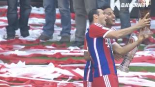 Bayern Múnich recordó los mejores baños de cerveza con Claudio Pizarro como protagonista [GALERÍA]