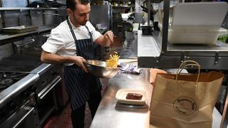 COVID-19: Restaurantes y cafeterías abrirán en Australia en primera fase de reanudación económica 