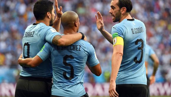 Uruguay consiguió su pase a los octavos de final del Mundial Rusia 2018, luego de vencer por la mínima diferencia a Arabia Saudita con gol de Luis Suárez. (Foto: AFP)
