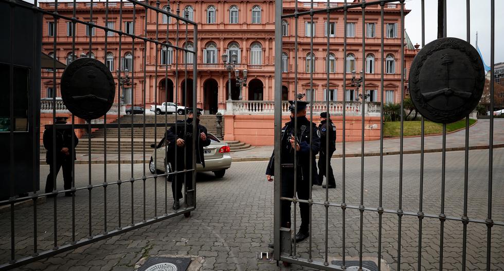 Vista de la Casa Rosada custodiada, Buenos Aires, Argentina. (Foto: Agustín Marcarian/Reuters)