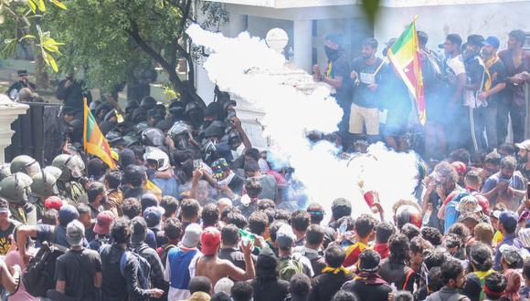 Las protestas en Sri Lanka se tomaron el palacio presidencial.