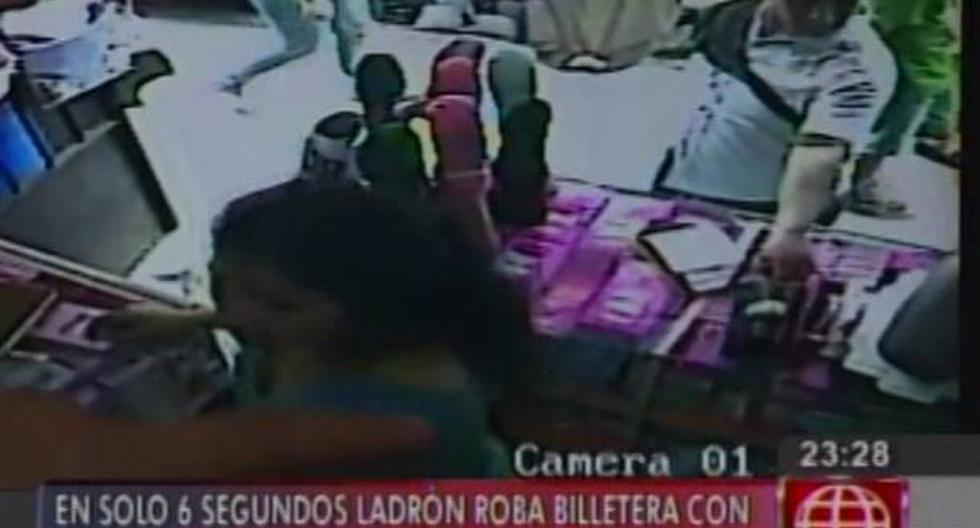 Gamarra: ladrón se llevó billetera con más de $100 mil en segundos. (Foto: América TV)