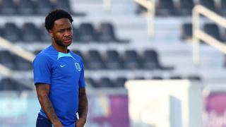 El pedido de Sterling para volver con Inglaterra a Qatar 2022 tras robo a su familia