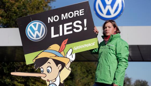 Facua critica que la DGT envíe pegatinas de eficiencia ambiental a los  afectados por el caso Volkswagen- El Periódico de la Energía