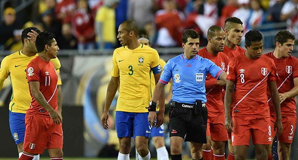 Todo el alboroto que se armó tras el gol con la mano de Raúl Ruidíaz en la Copa América. (Foto: AFP)