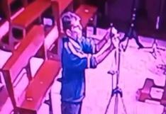 Pueblo Libre: sujeto finge rezar para robar celular que usaban en iglesia para transmitir misas