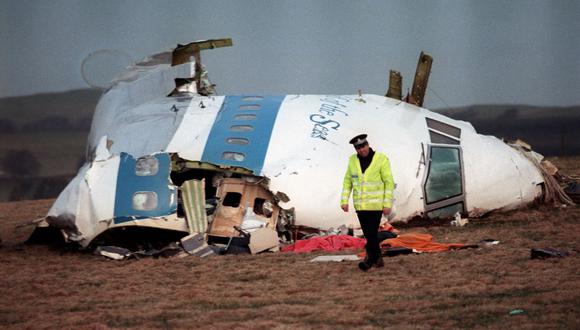 Un 21 de diciembre 1988. estalla una bomba durante el vuelo de un avión de la Pan Am que cae sobre la localidad escocesa de Lockerbie. Causa 270 muertos. (ROY LETKEY / AFP FILES / AFP).