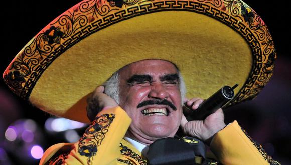 El cantante mexicano ha dado polémicas declaraciones y aparecido en situaciones comprometedoras. (Foto: Luis Robayo / AFP)
