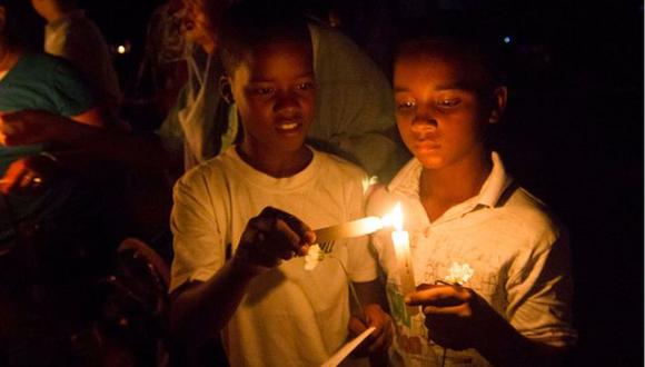 Unas 200 personas reunidas en octubre de 2012 para conmemorar el aniversario 75 de la Masacre del Perejil en el que murieron 20.000 haitianos. (Foto: Getty Images, via BBC Mundo)