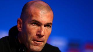 Zidane considera "absurda" la sanción de la FIFA al Real Madrid