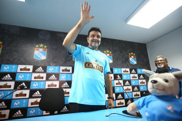 Claudio Vivas firmó contrato con Sporting Cristal por las próximas dos temporadas. | Foto: Fernando