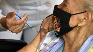 México anuncia vacunación contra el coronavirus de adultos de 50 a 59 años a partir de mayo