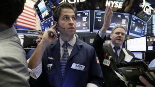 Wall Street cae por temores de una guerra comercial