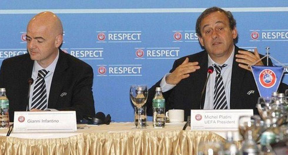 Platini (derecha) en contra de la tecnolog&iacute;a para evitar goles dudosos.