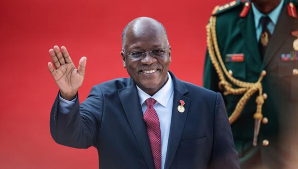 Tanzanian President John Pombe Magufuli gestures while arriving at the Loftus Versfeld Stadium in Pretoria, South Africa, for the inauguration of Incumbent South African President Cyril Ramaphosa on May 25, 2019. (Photo by Michele Spatari / AFP)
