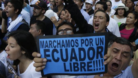 "Ecuador no es Venezuela", gritan miles de opositores a Correa