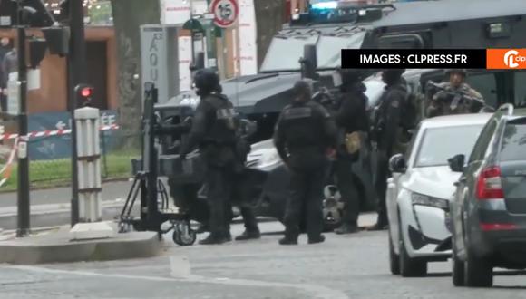 a Brigada de Investigación e Intervención está desplegada en la embajada de Irán en París, distrito 16, por la presencia de un individuo con presuntos explosivos. (Foto: captura de video en X)