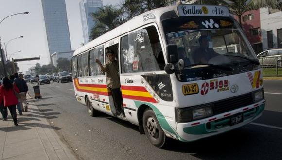 Breña: choque entre coaster de Orión y taxi dejó 5 heridos