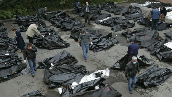 Un 1 de septiembre del 2004, terroristas chechenos asaltan una escuela en Beslán (Osetia del Norte) y mueren 331 personas, entre ellas 186 niños. (VIKTOR DRACHEV / AFP).