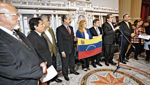 Bancadas critican al FA por no firmar moción sobre Venezuela