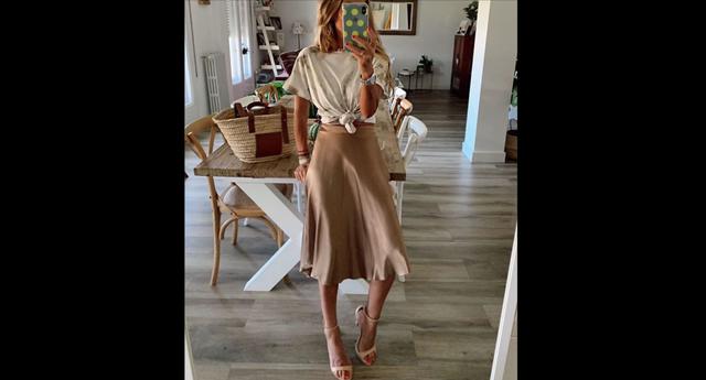 Satinada: estas faldas han sido un boom a lo largo de este año, pero también prometen serlo el próximo. Se caracterizan por su atemporalidad, ya que se puede usar tanto en verano como en el invierno. (Foto: @vogue.story)