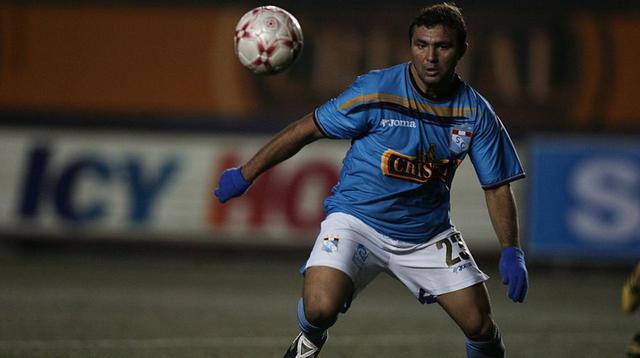 Cristiano da Silva. Este delantero brasileño siempre llevaba guantes celestes. Llegó a Sporting Cristal el 2008.  (Foto: El Comercio)