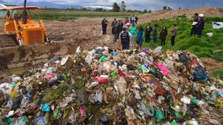 Arrojan basura al municipio en protesta contra la insalubridad