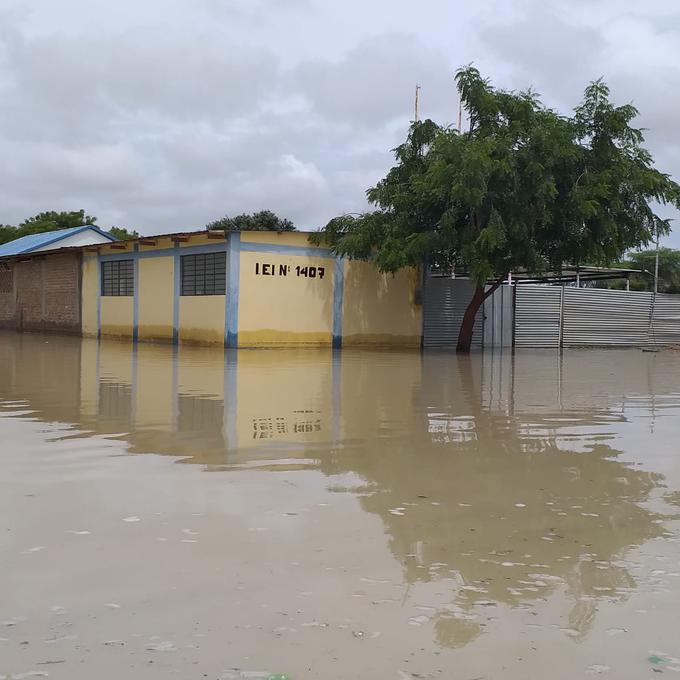 Instituciones educativas también se han inundado por las lluvias y activación de quebradas.