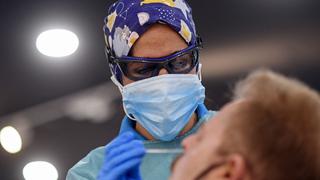 España suma 11.998 nuevos contagios por coronavirus, un 43% de ellos en Madrid 