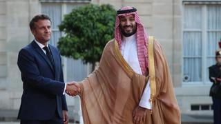 Macron acoge a príncipe de Arabia Saudita entre críticas de defensores de derechos humanos