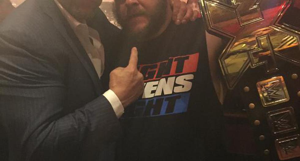 Triple H felicita al campeón de NXT. (Foto: Twitter/Triple H)