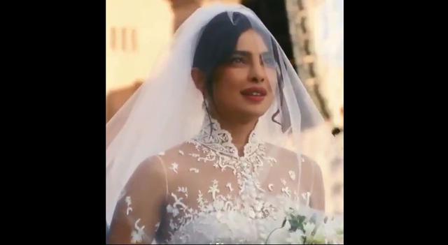Priyanka Chopra y Nick Jonas se casaron en una boda de ensueño. El vestido de la novia fue un diseño de Ralph Lauren. El increíble velo tuvo más de 22 metros de largo. (Foto: Instagram)