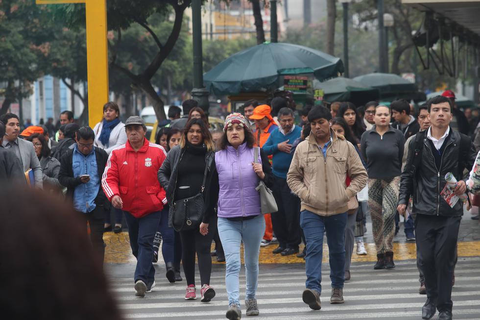 En el 2012, la percepción del estatus era de una franca mejoría para los estratos socioeconómicos en la base de la pirámide de ingresos, mientras que los estratos en el tope se sentían igual que hacía cinco años.  (Foto:  DANTE PIAGGIO D / EL COMERCIO)