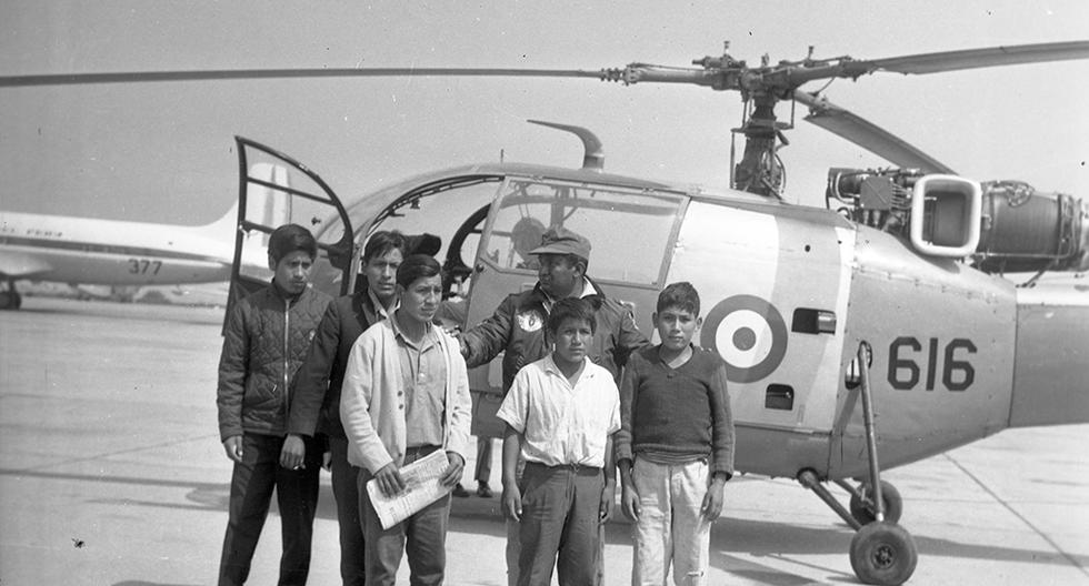El 28 de mayo de 1968, la FAP homenajeó a los cinco jóvenes que rescataron al piloto Fernando Melzi Parodi, quien se estrelló con su helicóptero en Chosica. (Foto: GEC Archivo Histórico)