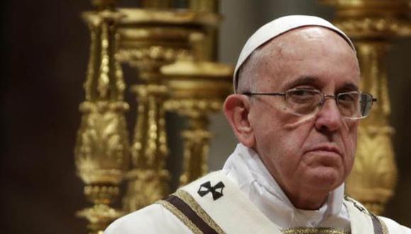 El Papa pide a curas evitar convertirse en un "showman" en misa