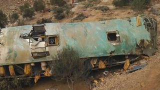 Arequipa: suben a 44 los pasajeros fallecidos tras caída de bus a abismo