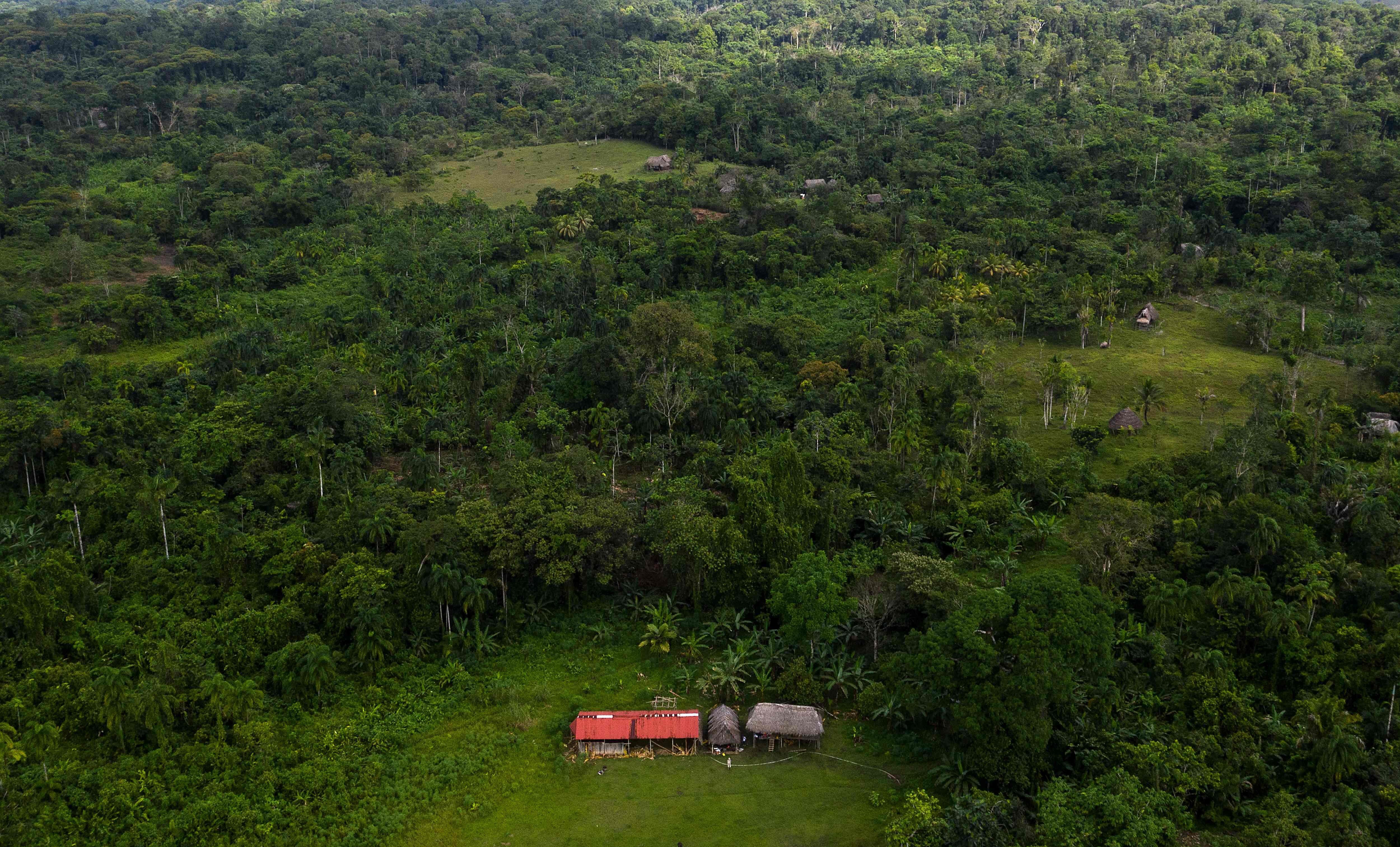 La comunidad de Alto Terrón está ubicada dentro de la comarca indígena de Ngäbe-Buglé, entre las montañas panameñas y alberga apenas a 300 personas. (AFP)
