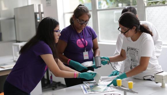 Apenas el 30.8% de los científicos calificados en el Registro de los Investigadores del Sistema Nacional de Ciencia, Tecnología e Innovación Tecnológica (Renacyt) son mujeres. (Anthony Niño de Guzmán / GEC)