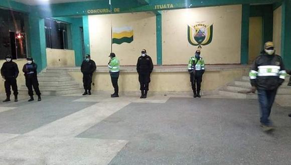 Policías acusados de corrupción retenidos por ronderos. (Foto: Cortesía rondas campesinas)