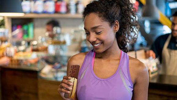El chocolate aporta hidratos de carbono simple, por lo que lo ideal es añadirlo cuando ya llevamos más de 2 horas de ejercicio.