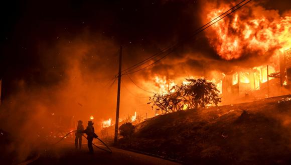 El incendio Thomas en California ha causado hasta ahora la muerte de dos personas. (Foto: EFE)