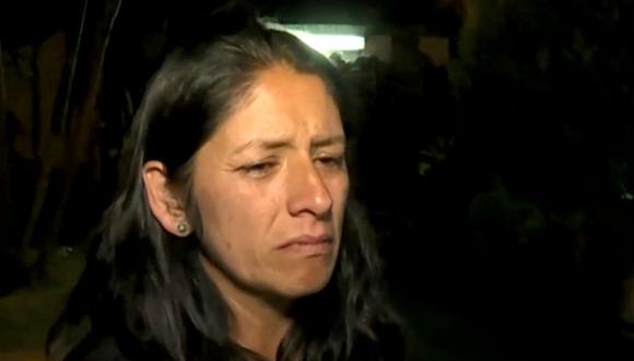Mujer acudió a una comisaría de Huachipa para denunciar a su pareja por una presunta agresión, pero cuestionó que haya sido detenida junto al agresor. (Captura: América Notiicias)