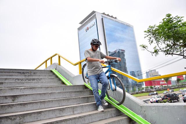 Desde hoy los ciclistas pueden usar los bici-rieles instalados en algunos puentes peatonales de San Isidro (Foto: Municipalidad de San Isidro).